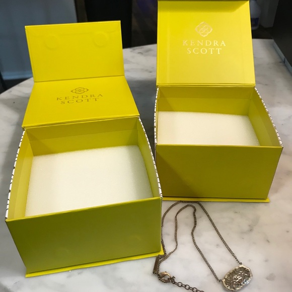 Vintage Kendra Scott Necklace with 2 Boxes - Picture 2 of 12
